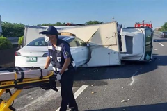 特斯拉的自动驾驶：出车祸你得背锅，我无责任！