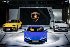 全新小牛后驱版、超级SUV Urus齐亮相车展，兰博基尼这次想玩啥？