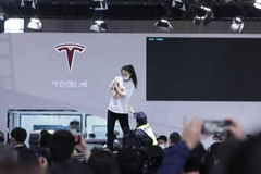 连罗永浩都坐不住了，新势力车主们的极端维权，在毁掉这个行业？