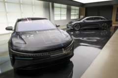 Lucid Air交付，马斯克发《七步诗》，它们有什么恩怨？
