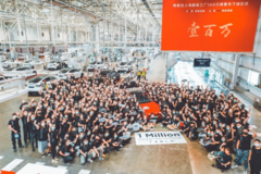 世界汽车工业新纪录！特斯拉上海超级工厂3年生产整车破百万