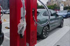 华为600kW超充桩曝光，10分钟补能100度电，比特斯拉快两倍多