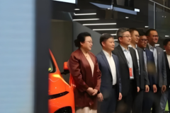 小鹏重新崛起秘密揭晓：摸着雷军过河，让王凤英当“老大”？