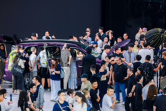 纯电新王!从问界M8开始,重新认识中国高端豪华SUV