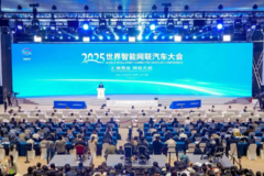 掐上了？雷军“一字不提”！李书福特别强调！