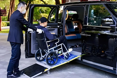 从郑智化所谓“连滚带爬”登机说起：汽车出行，何时能从从容容？