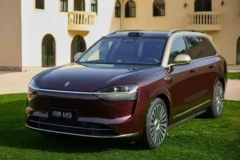 豪华品牌SUV大乱斗，问界M9大战宝马X5，奥迪Q7孤注一掷？
