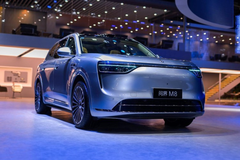 13万+销量加冕与年度车加持，问界M8以新豪华重构高端出行格局