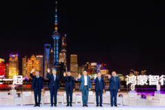 车圈震动！鸿蒙智行五界齐聚央视直播，华为雄心彻底暴露？