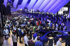 特斯拉掀“七年超长贷”战火，车企竞争从定价转向支付方案