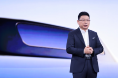 鸿蒙智行与友商的一"线"之差，有多大？