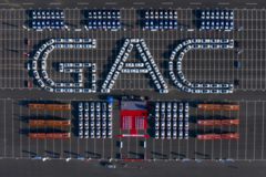 汽车业如何“高质量出海”？冯兴亚两会建议直击痛点