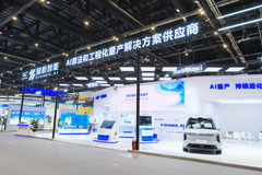 易航智能北京车展的“三重奏”：从智驾基座到物理AI的跃迁