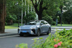试驾雷克萨斯全新一代 ES 300h，越用，越懂生活；越开，越离不开