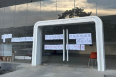买车竟钱、车两空？智己汽车经销商暴雷，一场自上而下的击鼓传花