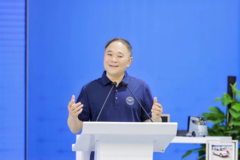 推荐“同学”的李书福