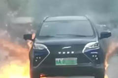 又一辆电动车自燃，这次仓库都点燃了，损失高达2-3亿元