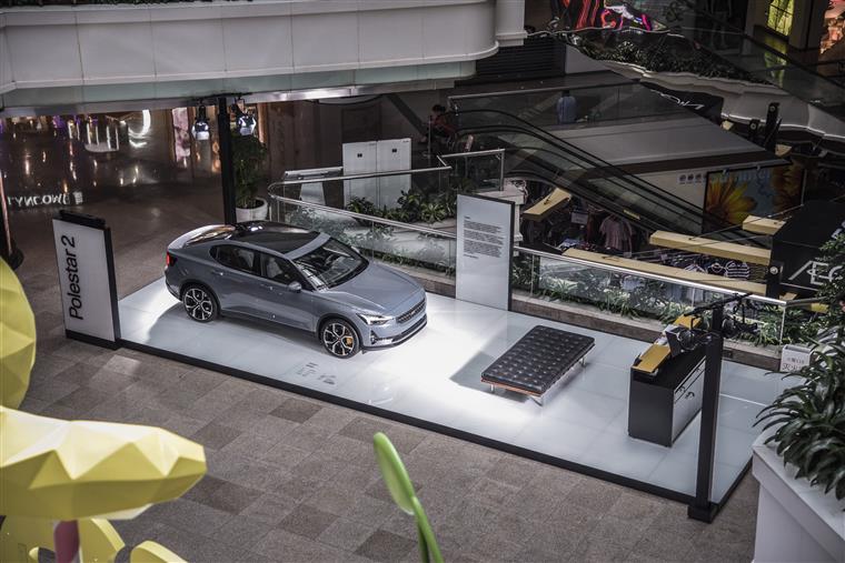 Polestar2电动跑车亮相广州,剑指特斯拉Model 3