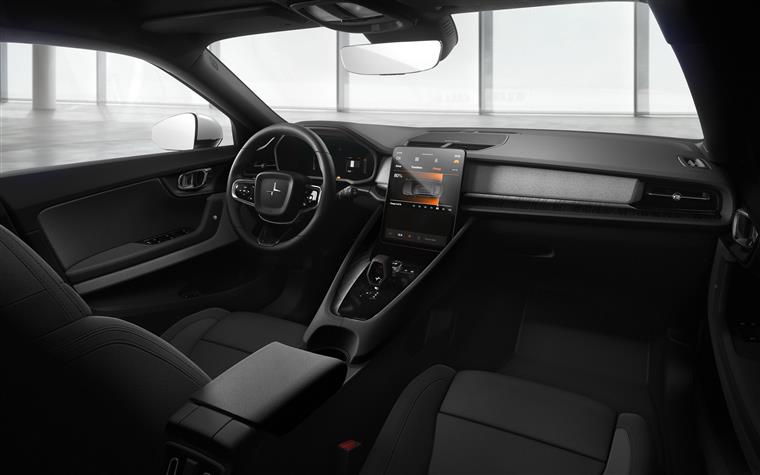 Polestar2电动跑车亮相广州,剑指特斯拉Model 3