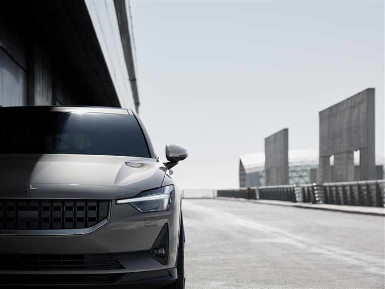 Polestar2电动跑车亮相广州,剑指特斯拉Model 3