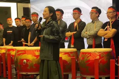 东风吹战鼓擂，小鹏要裸奔！