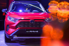 全新RAV4荣放的高级感：越级平台，降维打击