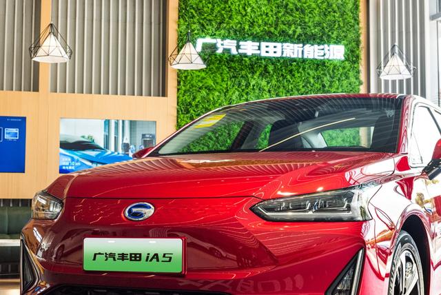 首付2.6万起，最长续航合资纯电轿车，广丰iA5是新能源车型首选？