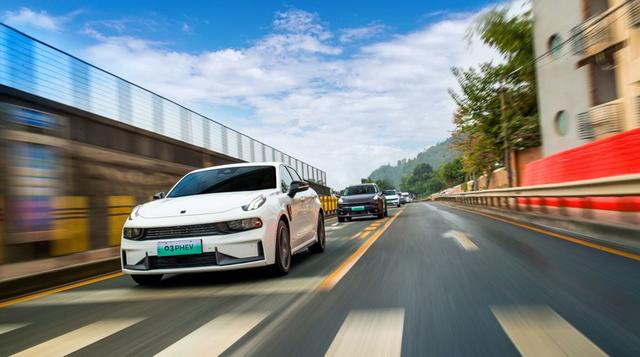 纯电续航不够、插电混动不省油？那是你没开过领克01 PHEV