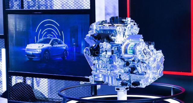 纯电续航不够、插电混动不省油？那是你没开过领克01 PHEV