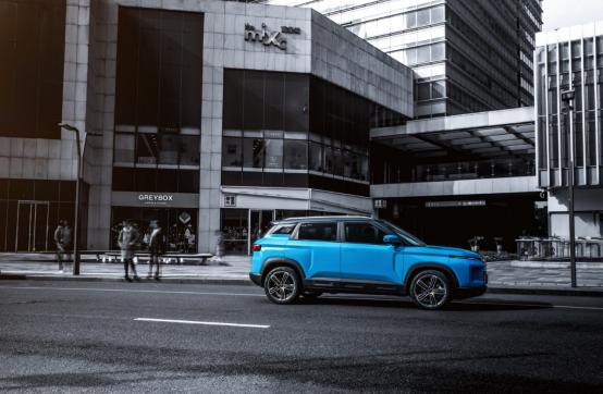 7.9秒破百，油耗5.7L，吉利icon向主流合资SUV宣战