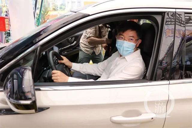 比李佳琦薇娅还火爆！官员直播卖车，如何使出“洪荒之力”？
