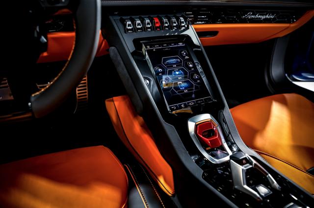全新小牛后驱版、超级SUV Urus齐亮相车展，兰博基尼这次想玩啥？
