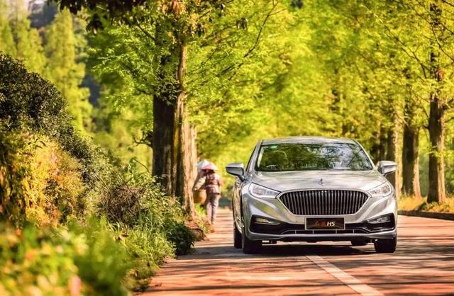 1.8T+48V轻混，升级后的红旗H5，才是“满血版”红旗该有的样子？