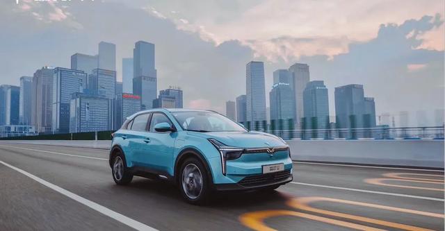 试驾哪吒U：驾控比肩燃油车，实力不允许低调