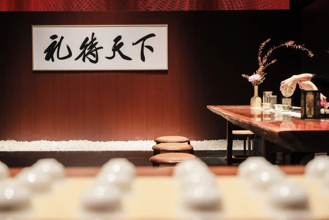 “讲饮讲食”的迈巴赫，到底藏着怎样的“小心思”？