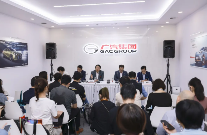 冯兴亚一个月现身6个重要场合，都在谈同一件大事！是什么信号？