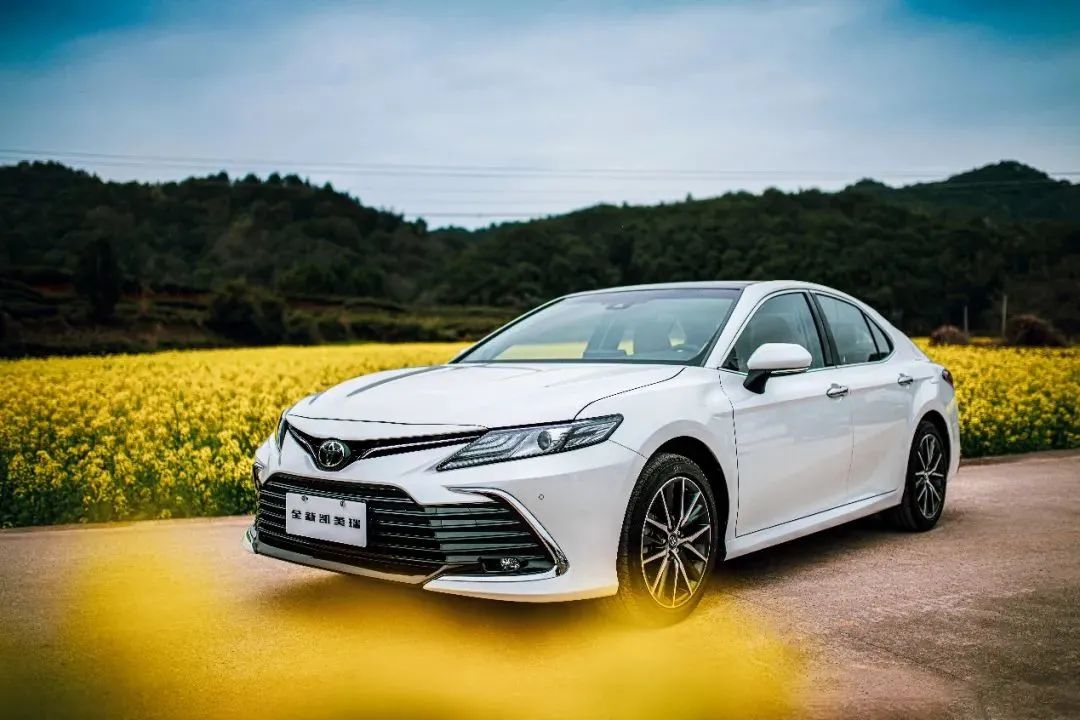 微信上车、悬浮大屏！中期改款的凯美瑞，这次要以“智”服人！