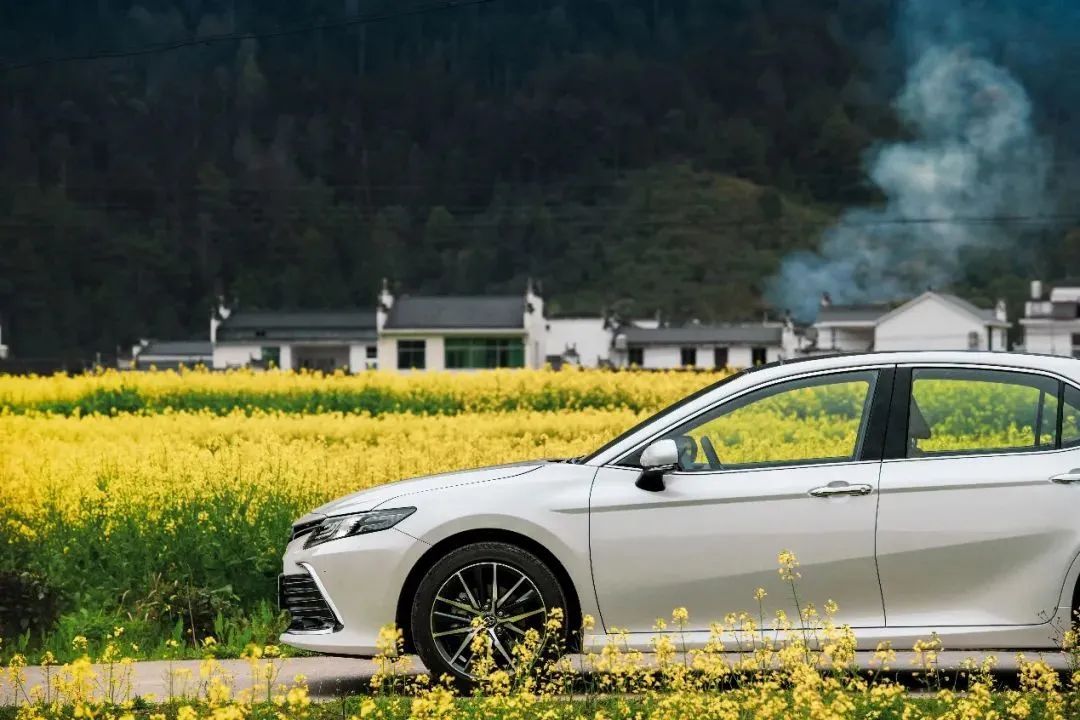 微信上车、悬浮大屏！中期改款的凯美瑞，这次要以“智”服人！