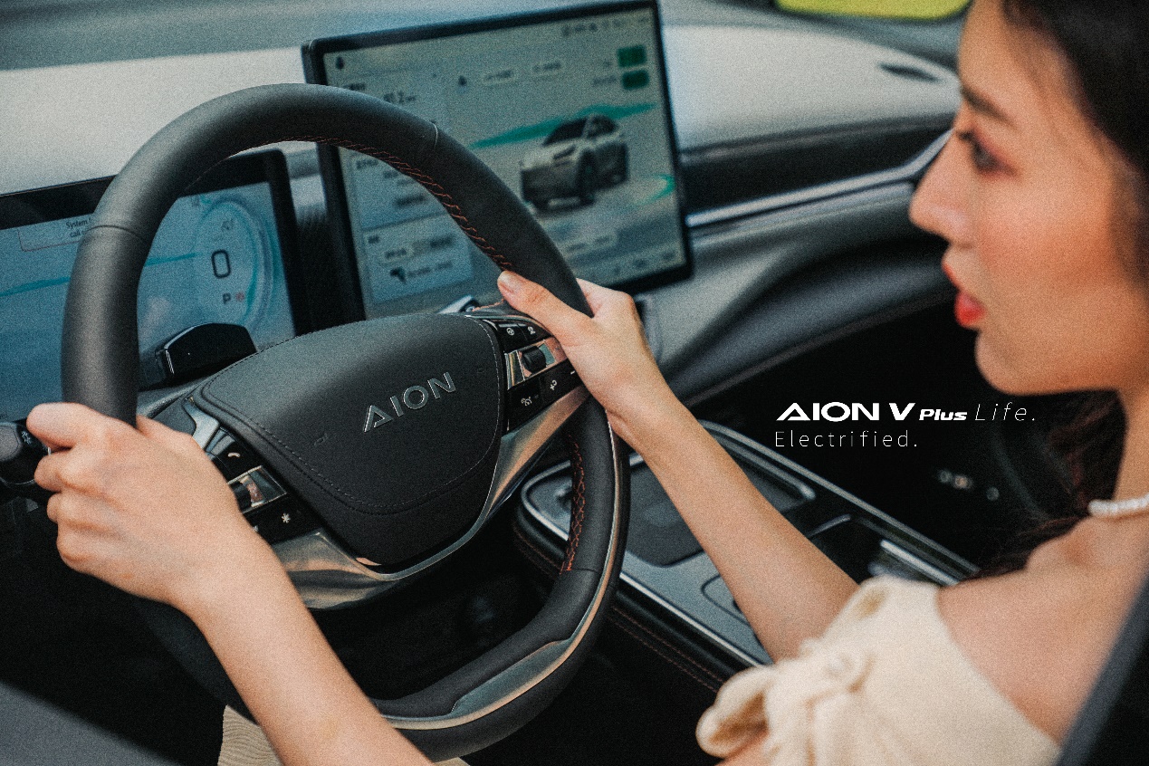 升级力度让iPhone 13都汗颜，AION V Plus一出手又是“王炸”
